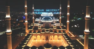 Kandil Heyecanı! 16 Mart 2026'da Hangi Kandil Var? Diyanet Takvimiyle Öğrenin!